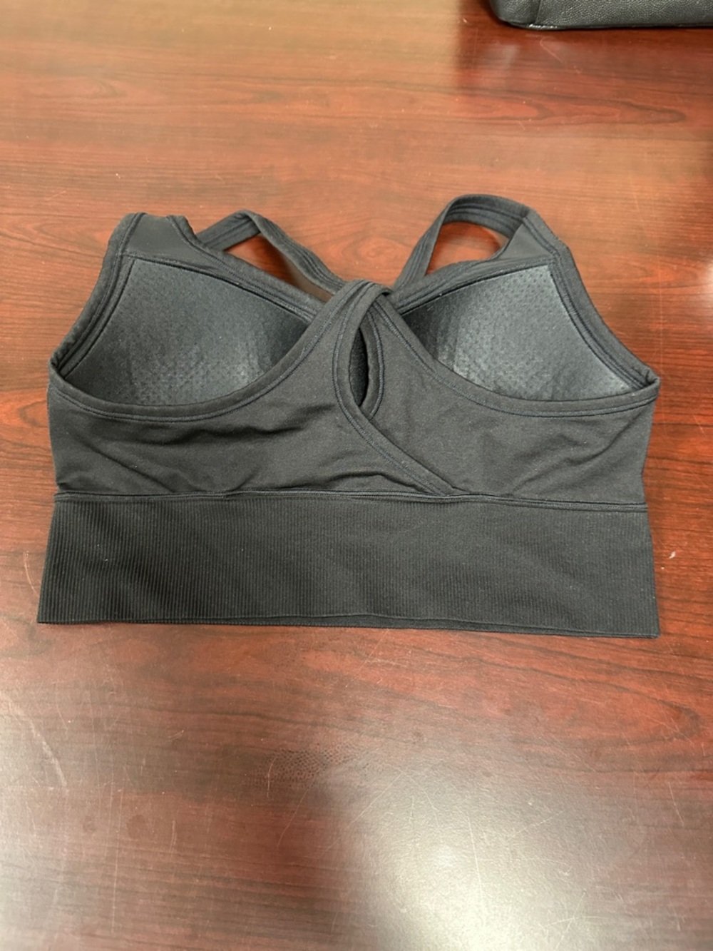 PINK Victoria's Secret Black Seamless Cross-Back Sports Bralette padded - Picture 3 of 9